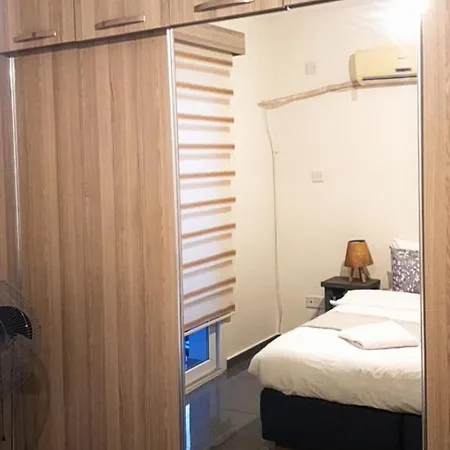 דירה Penthouse With A Terrace Long Royal Sun